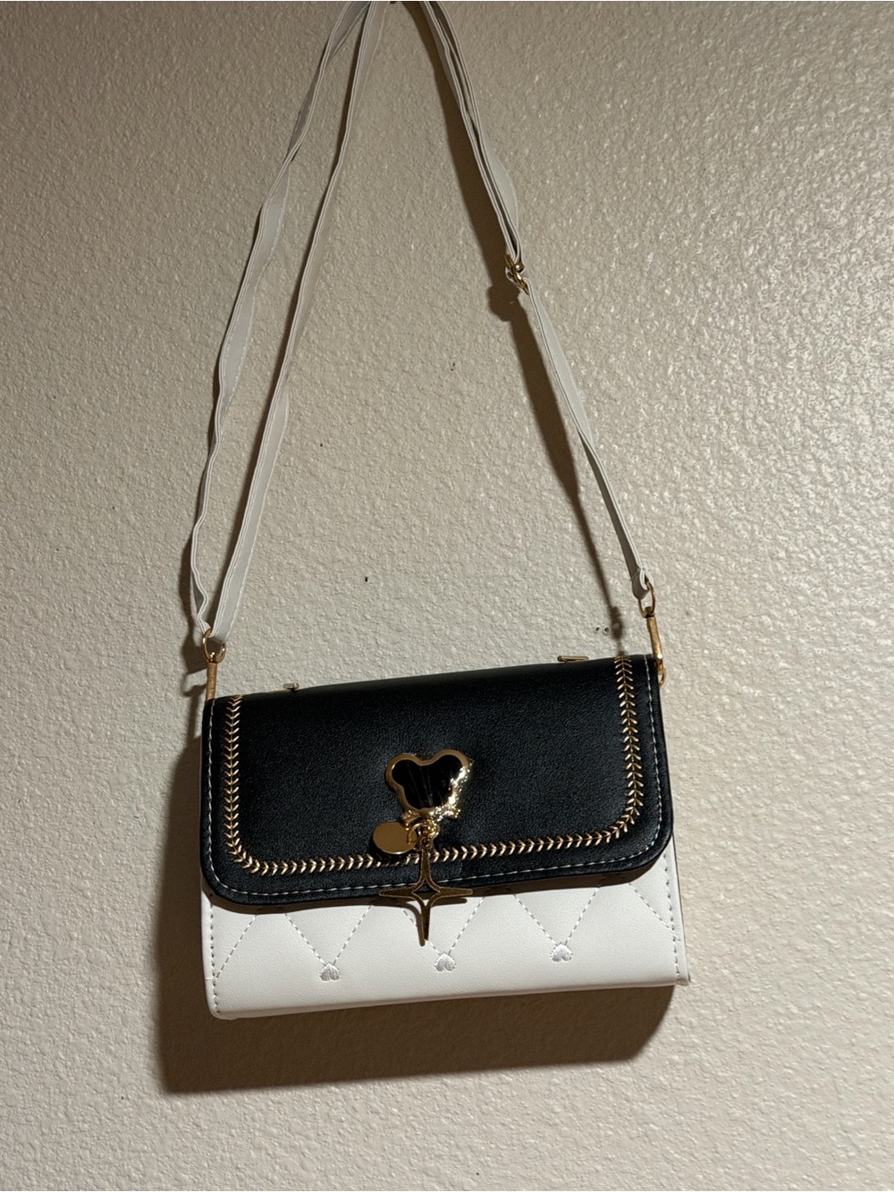 Chic Two-Tone Black and White Crossbody Shoulder Bag